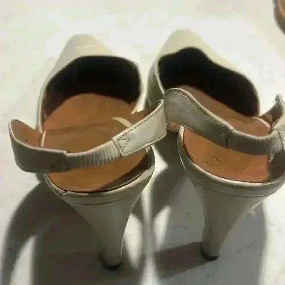 Giorgio Armani leather cats paw heels in size 38 7.5 - Picture 7 of 8